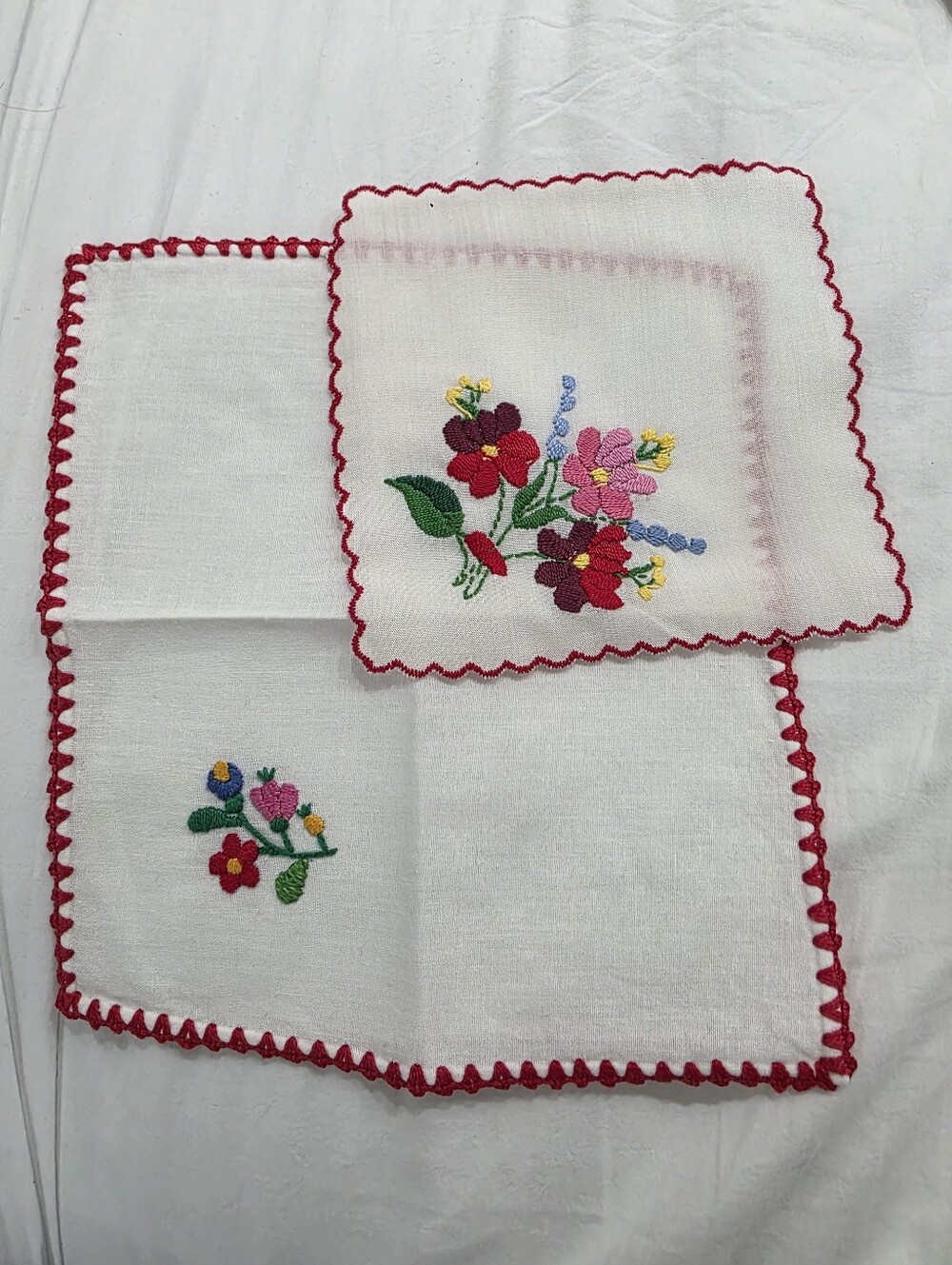 2 Embroidered Floral Napkin Handkerchief White Multicolor Like New